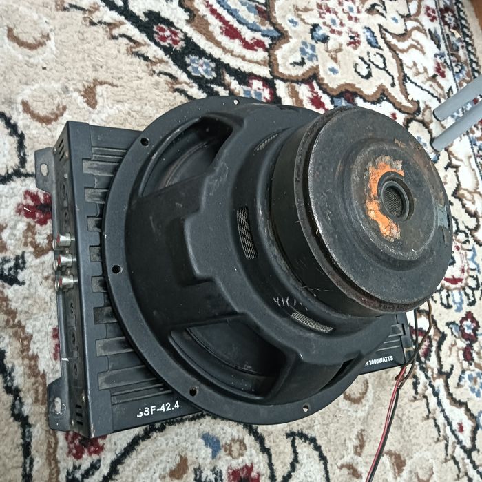 Продам усилок с динамиком