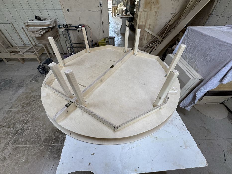 Әйелі барлық саңылауларында мигранттарға порно түсірген.