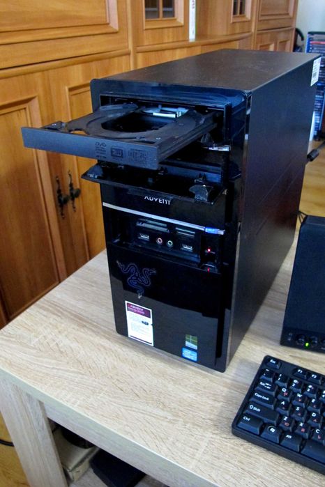 Продавам Компютър с монитор – Комплект