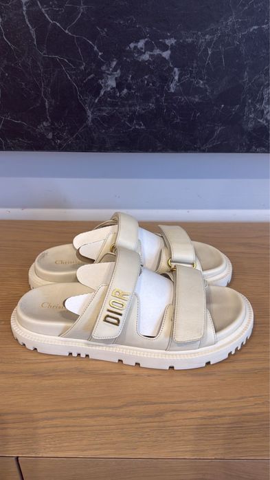 Продам сандали оригинальные Dior