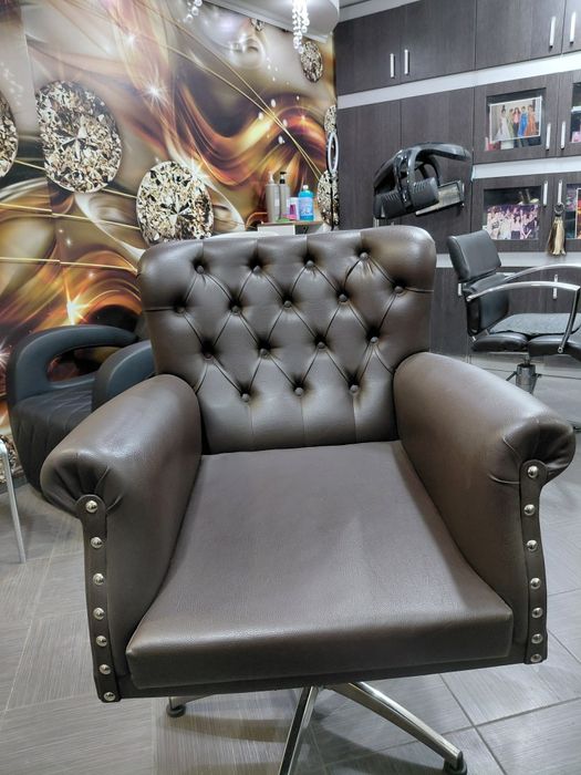 Чисто нов Професионален фризьорски  стол