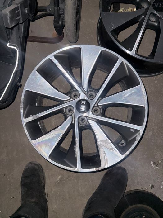 Диски R18.   киа