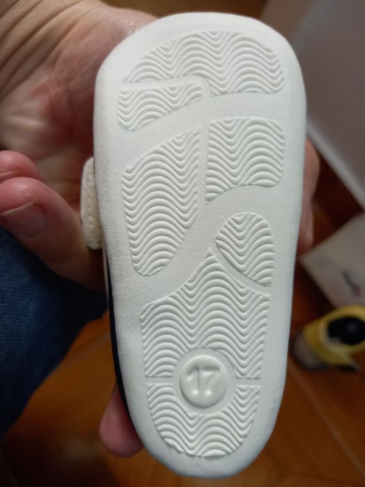 Vând pantofi bebe numărul 17