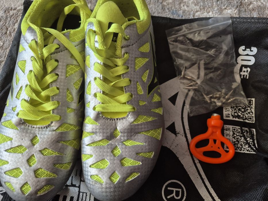 Буттсы  для футбола