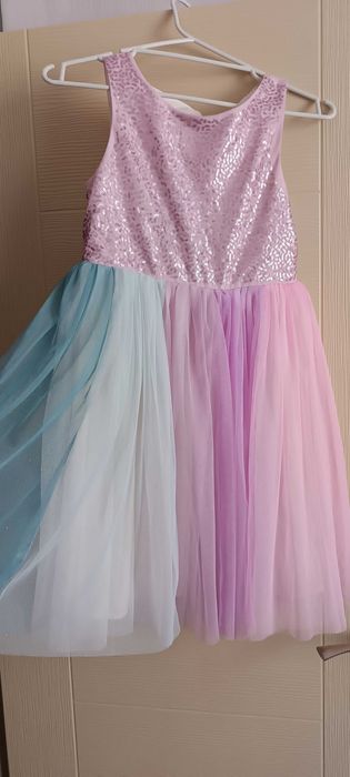 Летни рокли за повод