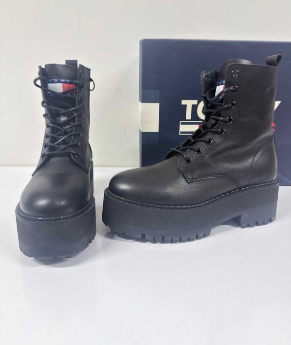 Много запазени Кожени кубинки TOMMY JEANS Cleat Ankle Boot - Размер 39 (25 см стелка)
