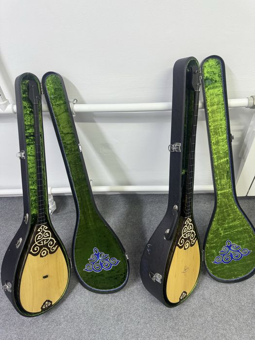 Домбыра. Музыкальные инструменты