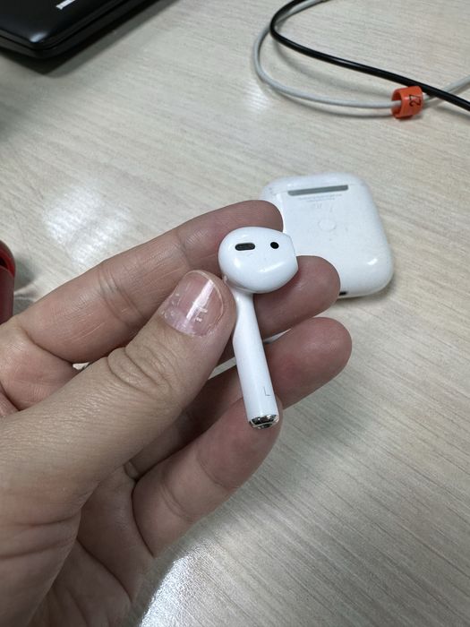 Apple AirPods 2 (Lightning)