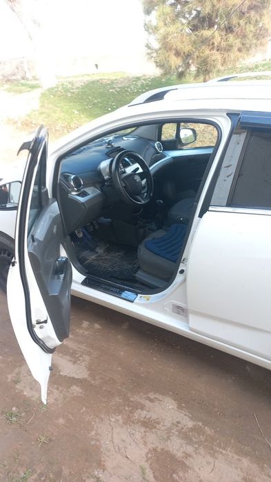 Продается Спарк 2014года 3-позиция есть газ