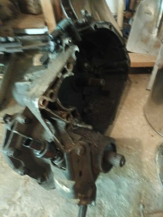 Скоростна кутия Рено меган сценик 2.0i