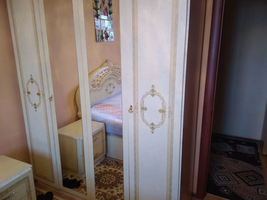 Продам спальный гарнитур