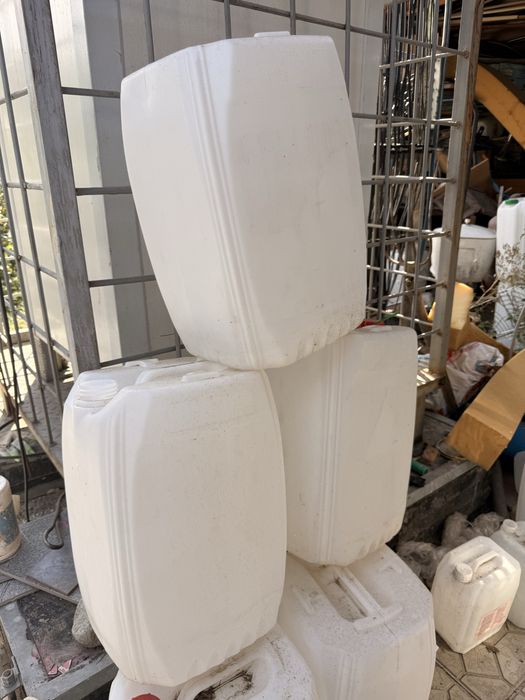 Продам Канистры пластиковые 30л