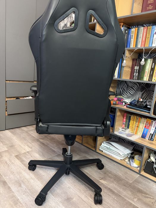 Игровое кресло DXRacer Gladiator