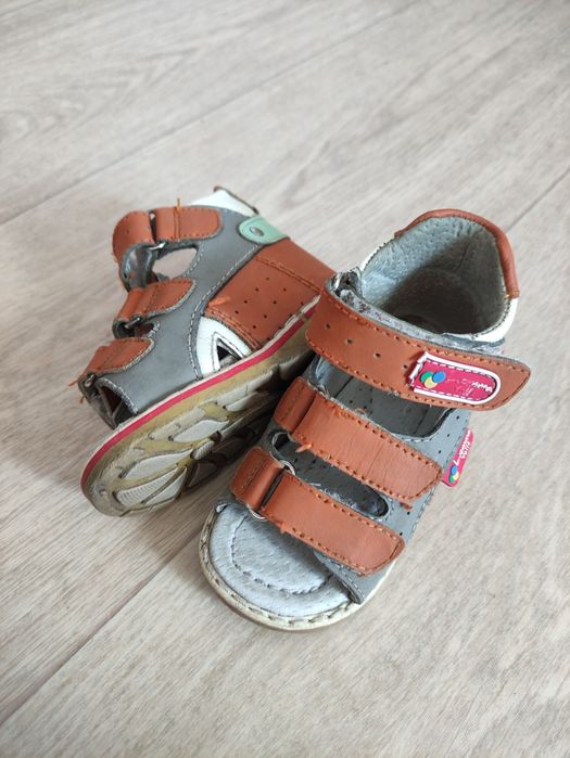 Продам детскую обувь