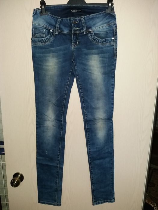 Джинсы женские разные
