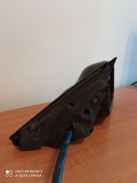 Продам правое зеркало на ауди 100 с4