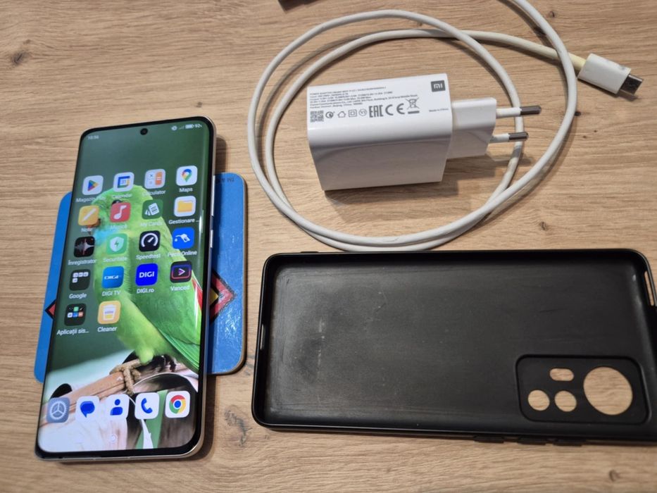 Vând Xiaomi 12 de  256 Giga, impecabil