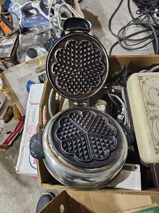 Гофретник и Тостер