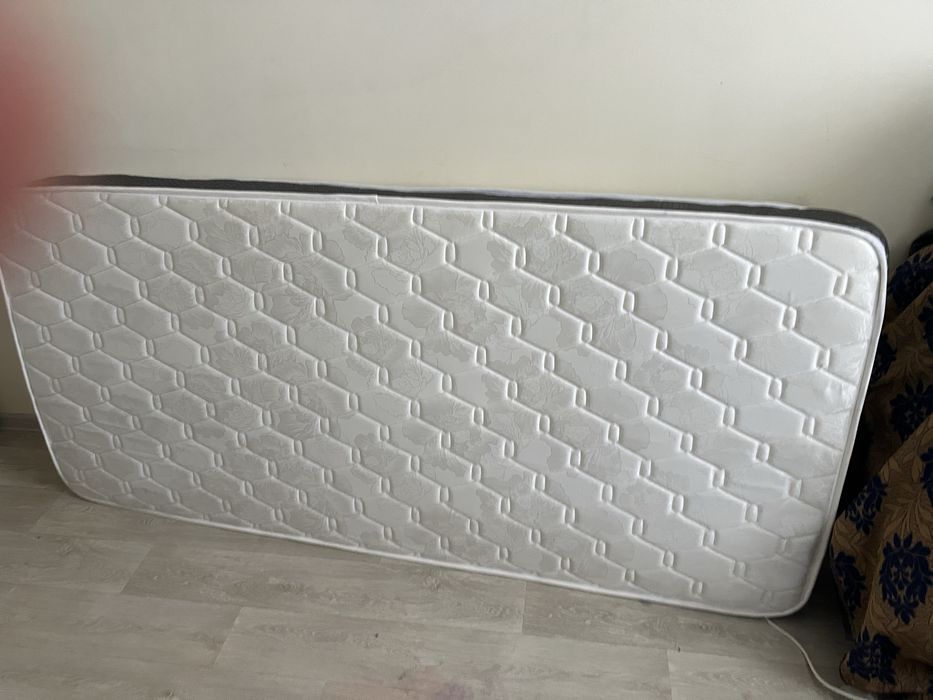 Новый матрас размер 90-200