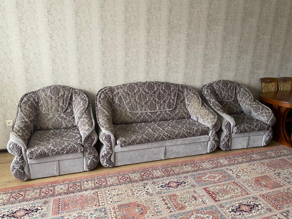 Продам диван с креслами