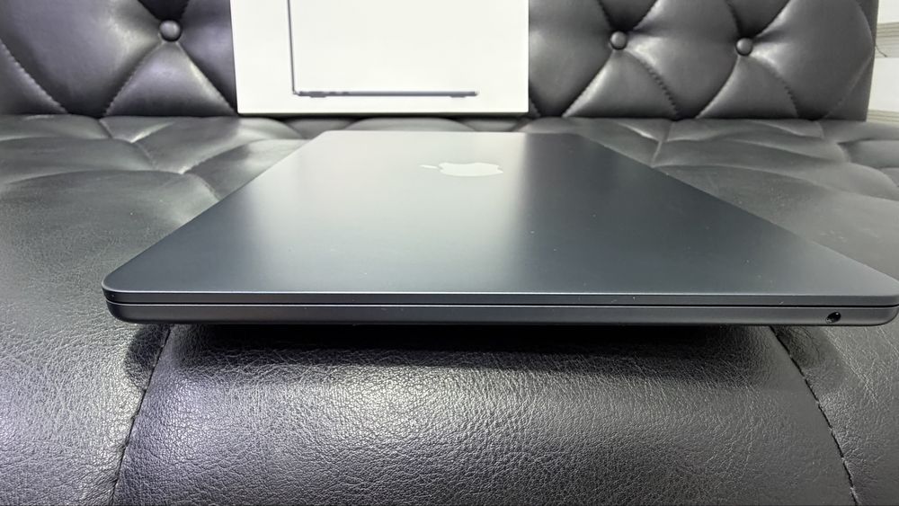 Apple MacBook Air M4 13 inch 16 GB\256GB идеал