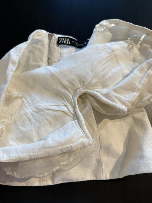 Ефвктен Топ Zara с цвете