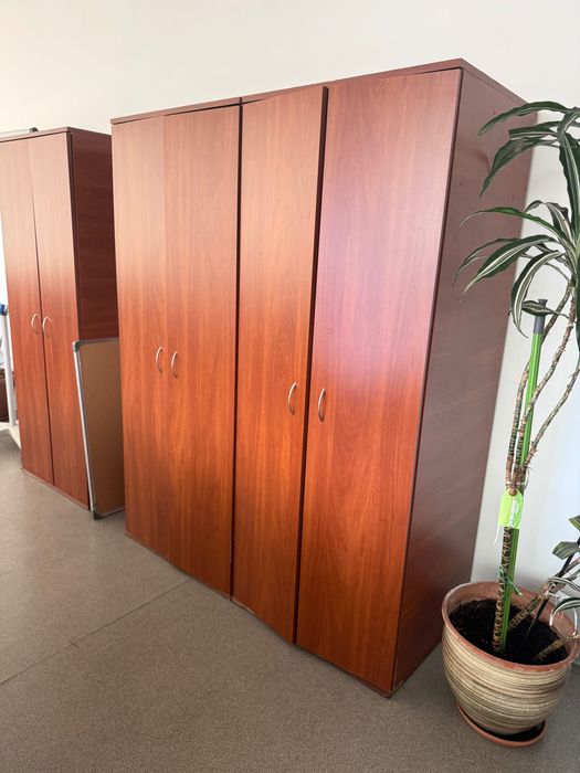 Шкаф офисный для одежды