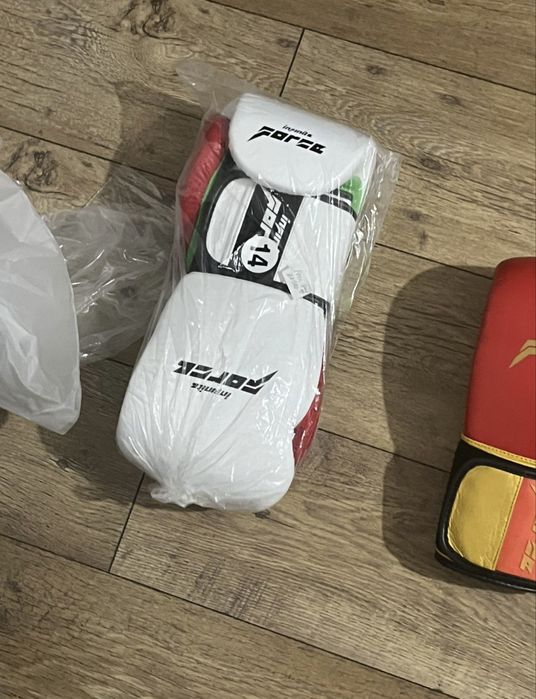 Боксерские перчатки