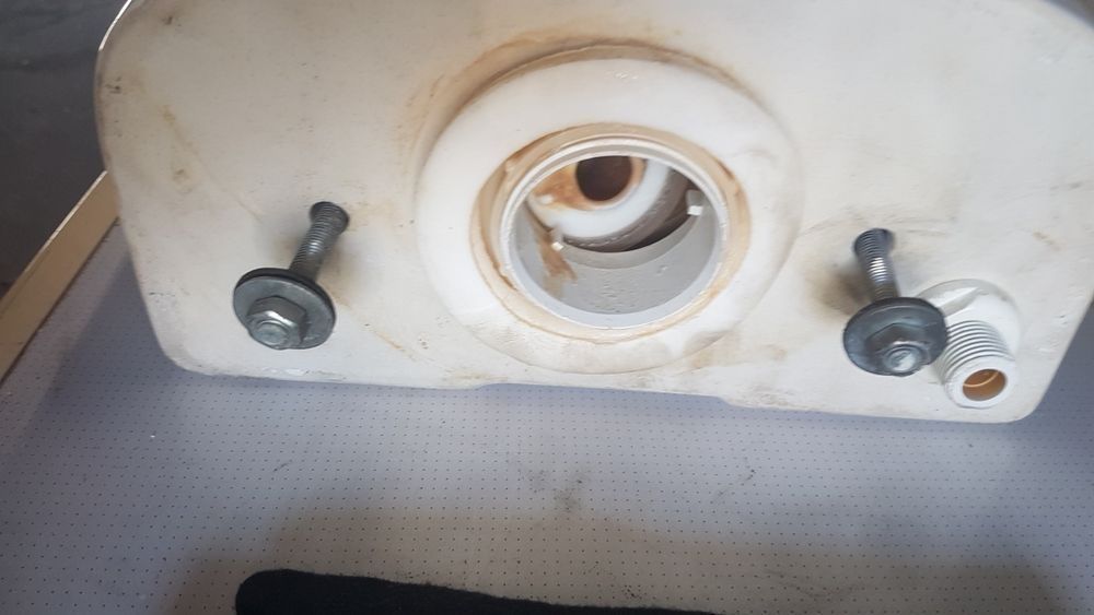 Продаю бочек унитаза 16 см.