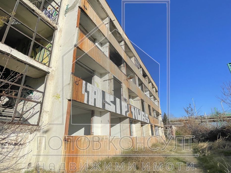 Продава се Хотел в Стамболийски - 4000 кв.м за 500 €/кв.м - Снимка #3