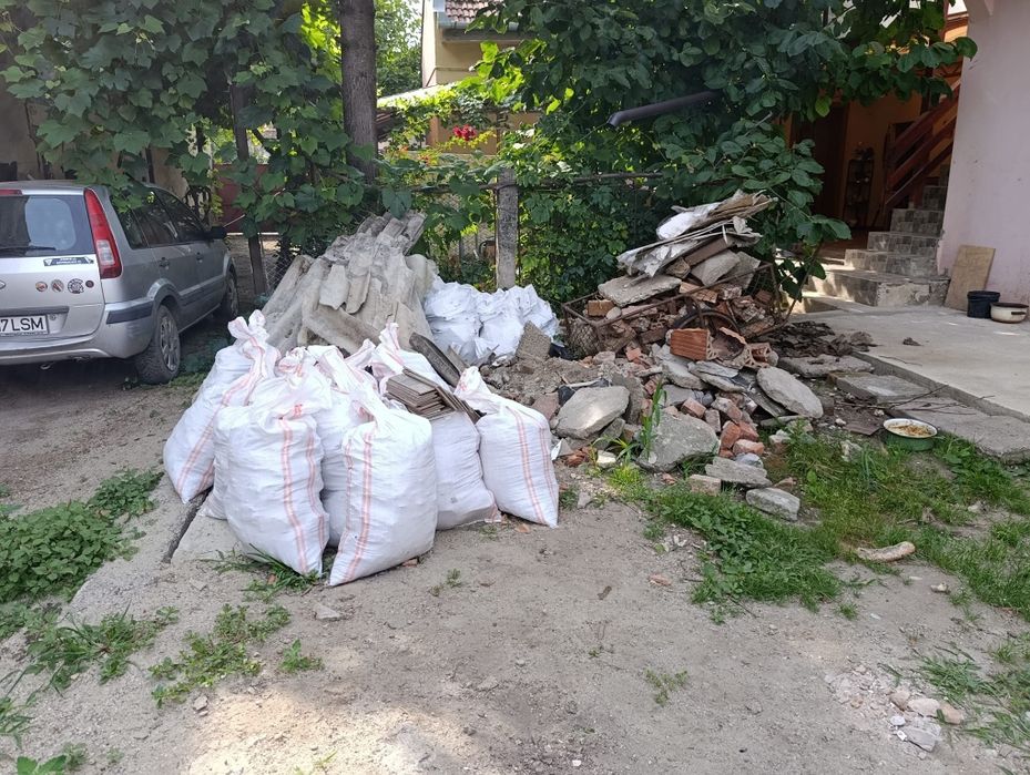 Fac debarasări complete în gospodarii