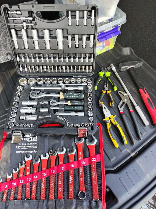 Набор инструментов головки, ключи, шуруповерт