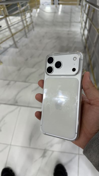 Iphone 17 pro max silver 256 E sim sotiladi srochna