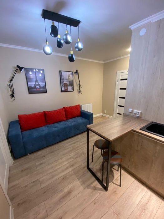 Сдам 1 ком. дизайнерскую квартиру центр ярмарка вокзал артур почасам