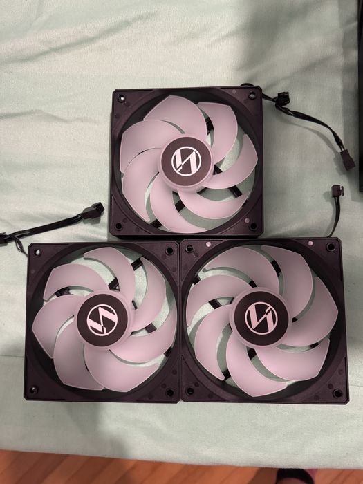 Ventilatoare argb reverse blade Lian li