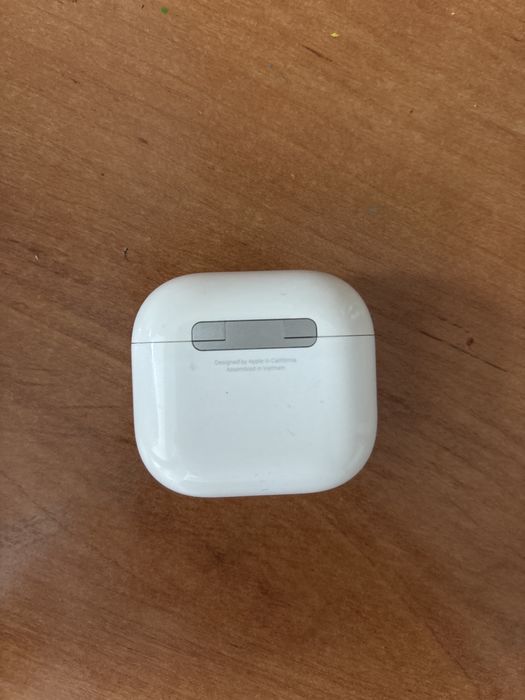 Оригинальный кейс AirPods 4 (USB-C)