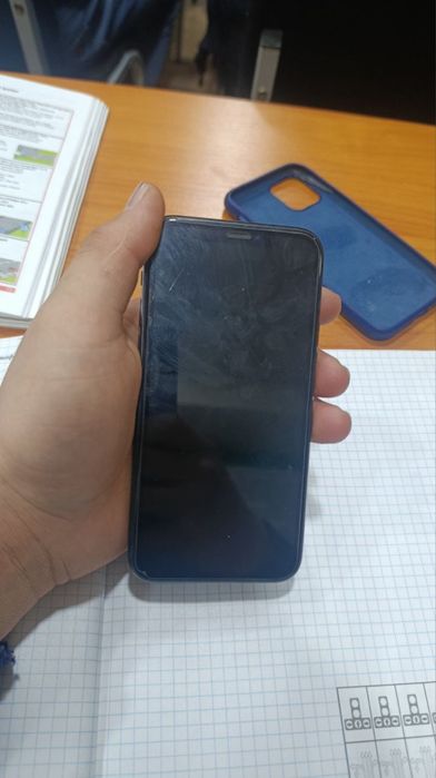 iphone 11 oro sotiladi