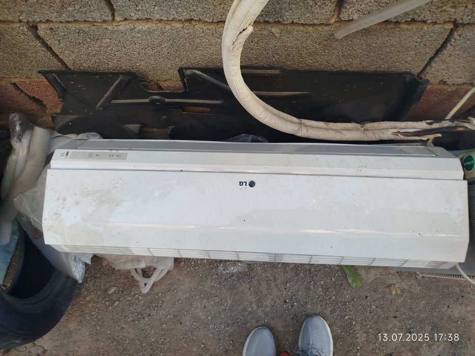 Два штуки кондеционеров