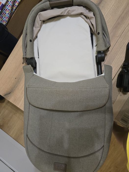 Кош за новородено ramble™ XL signature и Столче за кола i-Snug™ 2