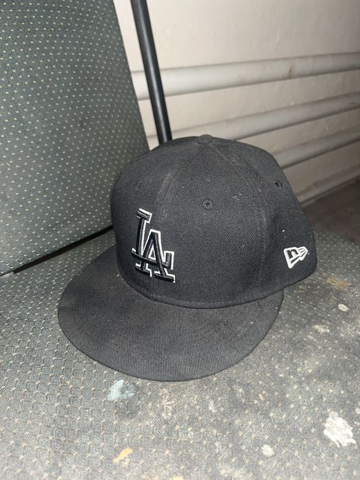 Продам кепку с прямым козырьком New era