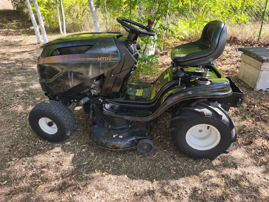 Vând tractoraș tuns gazon MTD Black Edition