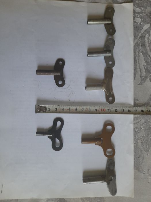 Стари ключове за брави,стенни и др. часовници