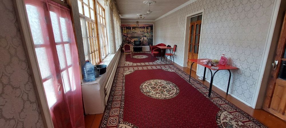 O'rta chirchiq Qorasuvda uy  sotiladi