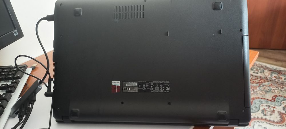 Ноутбук ASUS в хорошем состоянии