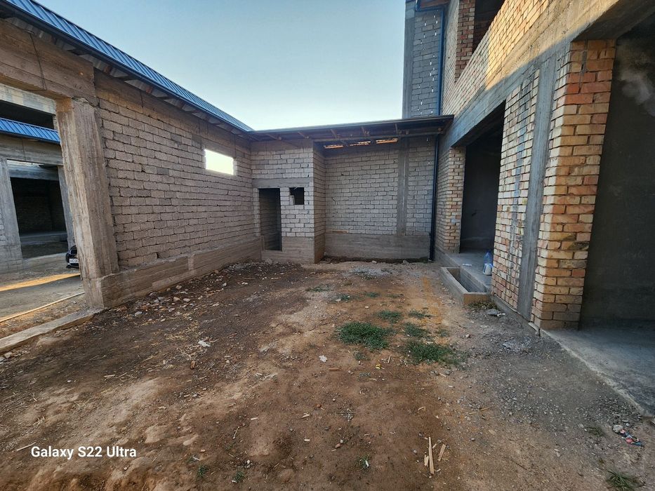 Продаётся Hi-tech (каробка)в элитной махалле Адрес: Лимонария или Лок