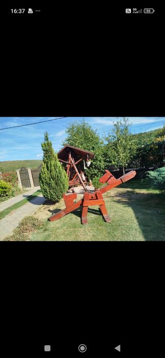 Vând balansoar rustic din lemn.