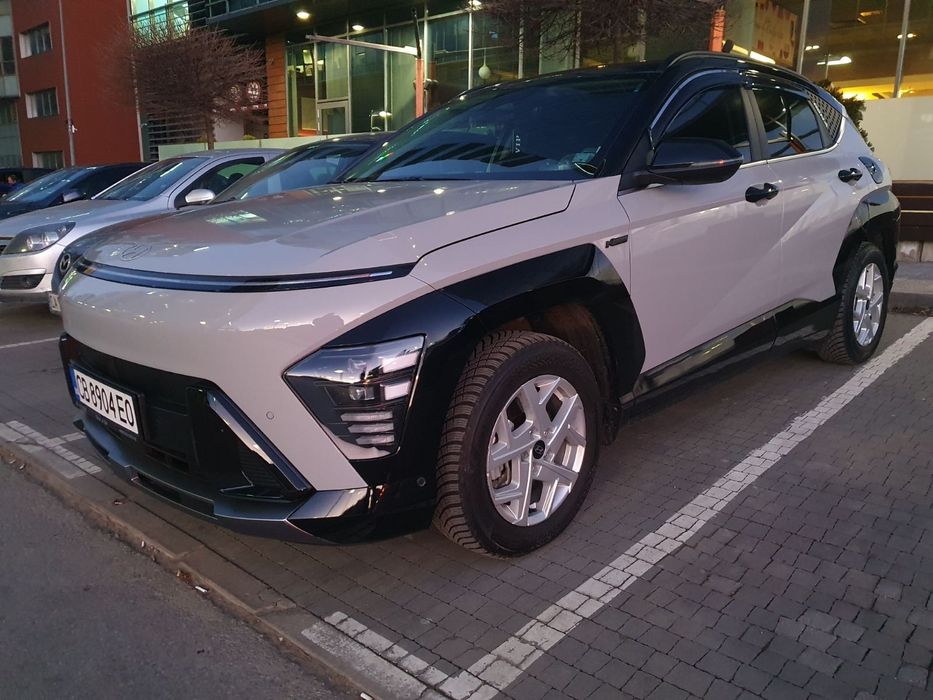 Продавам Хюндай кона  на една година 17000км