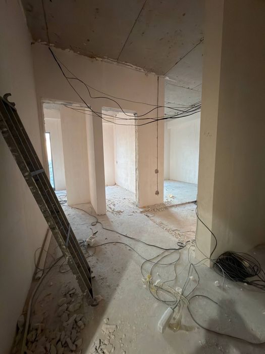 Продаётся коробка в Мирабад Авеню