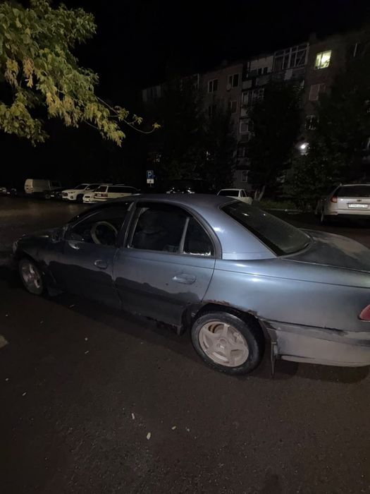 Продам машину Опель омега