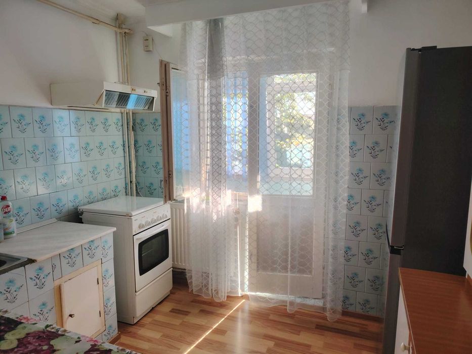 Închiriez apartament 3 camere